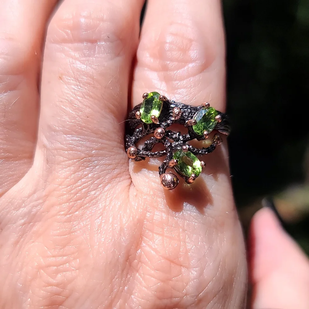 Peridot sterling wreath Vine ring with rose gold accents sz 8 - Picture 7 of 7